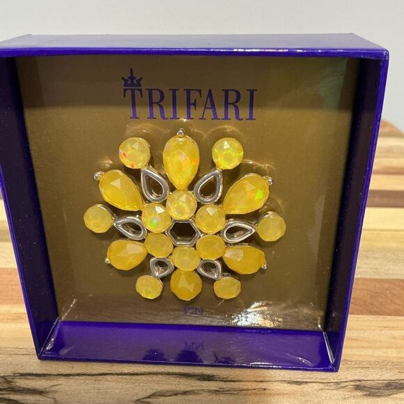 Vtg TRIFARI Yellow Faceted & Silver Snowflake Brooch NEW - Picture 1 of 5